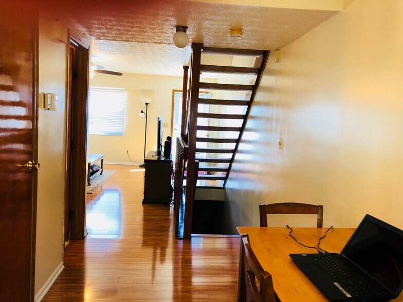 Building Photo - 8179 Rochester Way