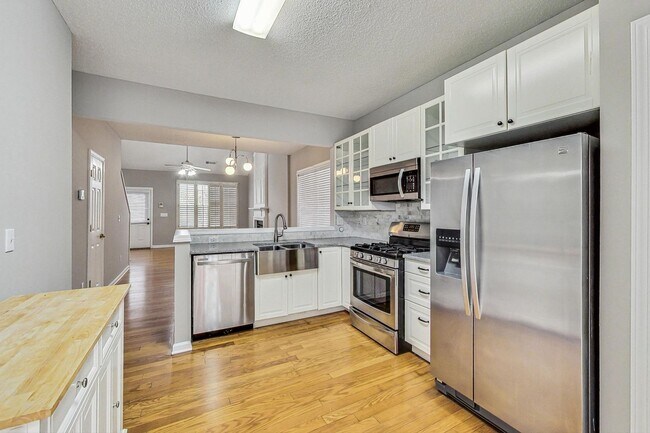 Building Photo - Single-family home in Kennesaw, GA near KSU, Town Center and Woodstock.