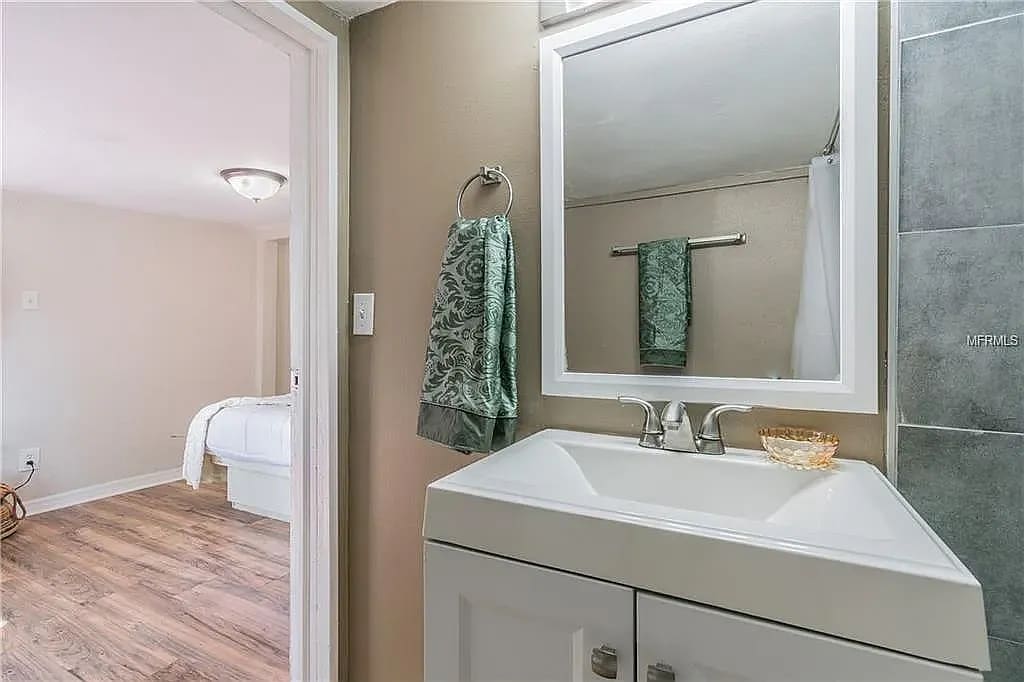 Building Photo - 228 W Jean St