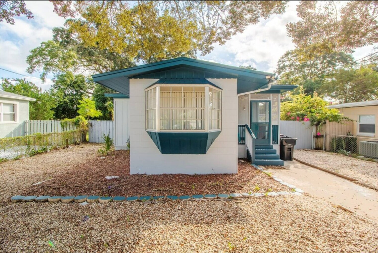 Building Photo - 5379 E Kaley St