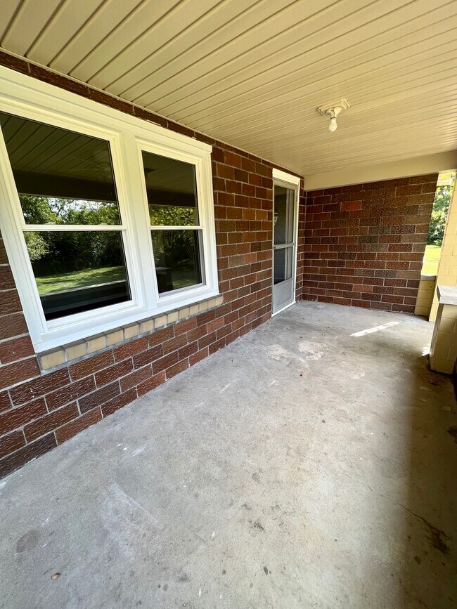 Building Photo - 343 Villa Dr