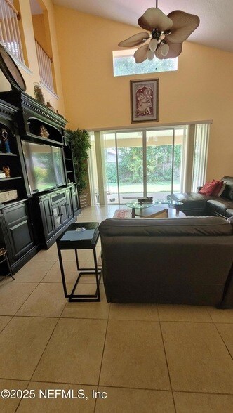 Building Photo - 8247 Hedgewood Dr