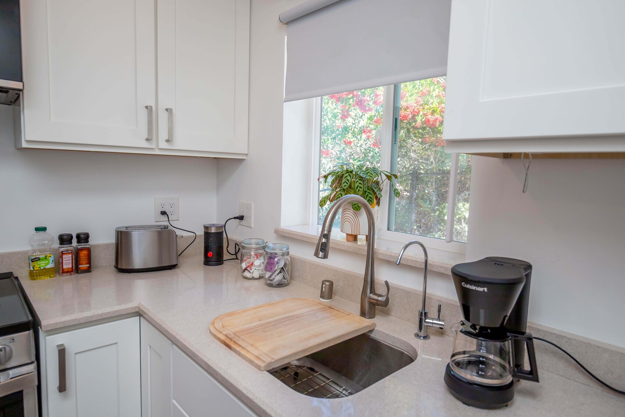 Building Photo - 5553 Yerba Anita Dr