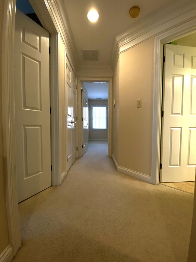 Building Photo - 4224 Evergreen Dr