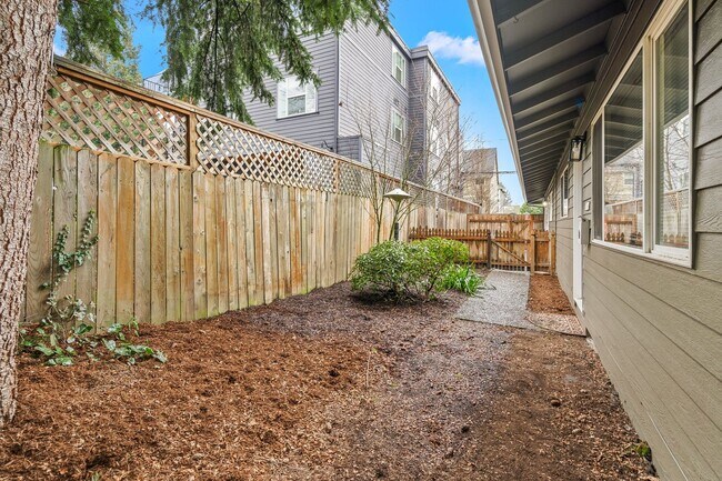Building Photo - 1912-1914 SE Tacoma St.