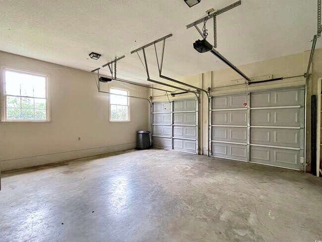 Building Photo - 219 Green Lake Dr