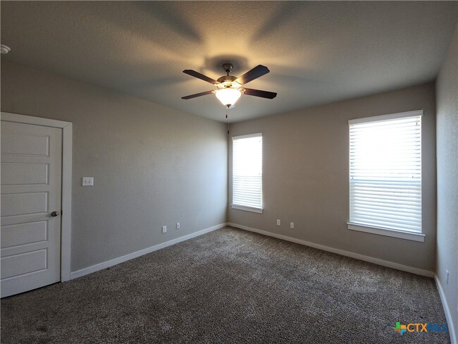 Building Photo - 1115 Creekside Orchard