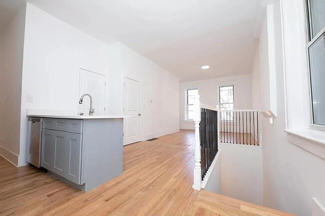 Building Photo - 1140 N Winchester Ave