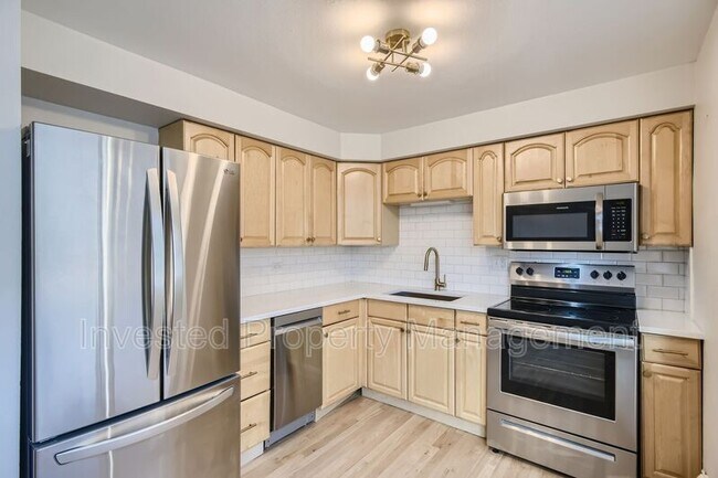 Building Photo - 985 Corona St