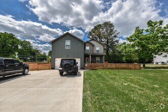 Building Photo - Pet Friendly in Woodlawn!