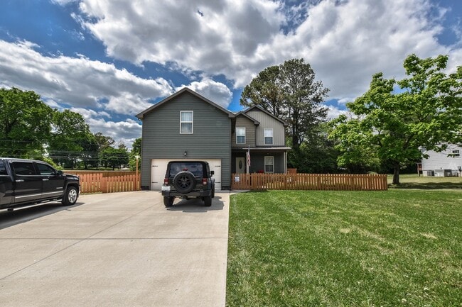 Primary Photo - Pet Friendly in Woodlawn!