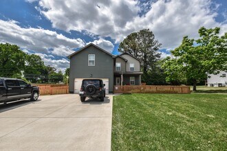 Building Photo - Pet Friendly in Woodlawn!