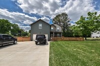 Building Photo - Pet Friendly in Woodlawn!