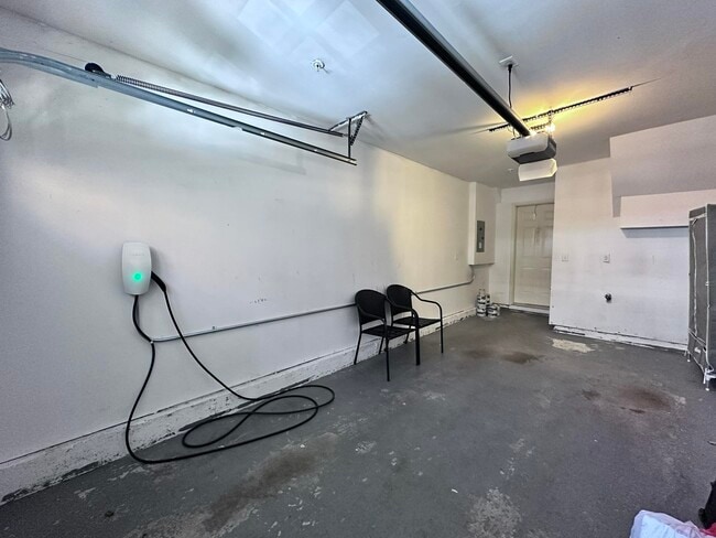 Building Photo - 2 ELCO Ct