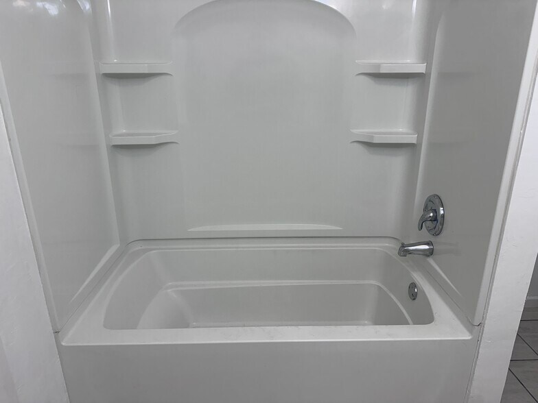 Building Photo - 610 Spencer Ct