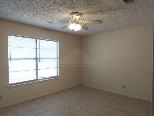 Building Photo - 1003 Eastside Dr