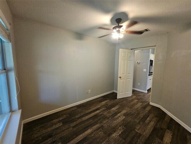 Building Photo - 174 Prairie Springs Loop