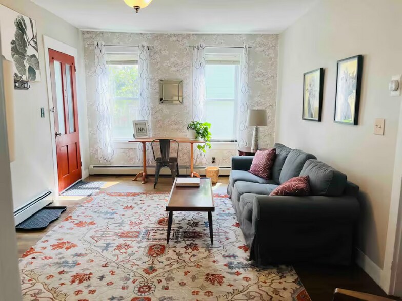 Primary Photo - 3 Lareau Ct