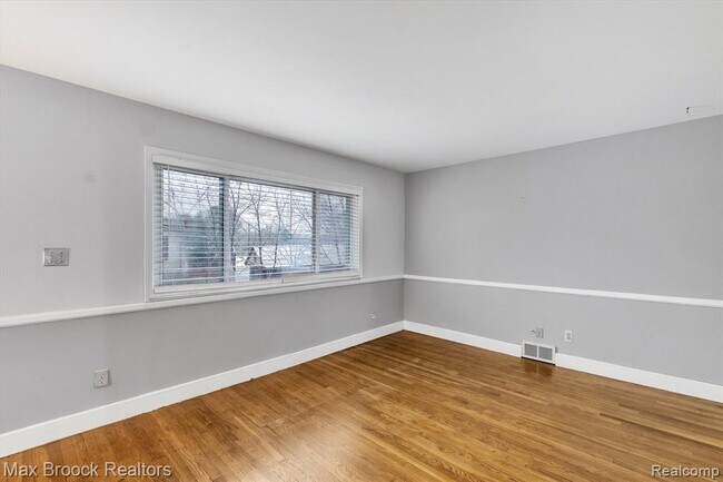Building Photo - 978 Panorama Dr
