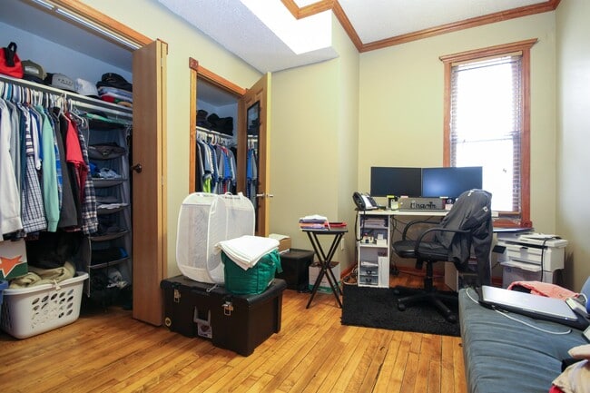 Building Photo - 1417 6th St NE