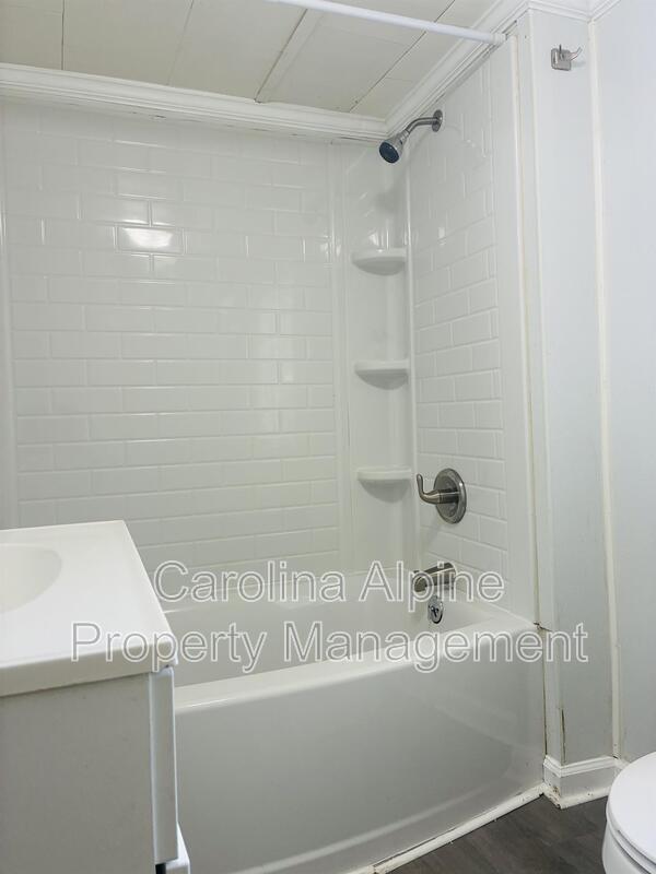 Building Photo - 110 Martin St