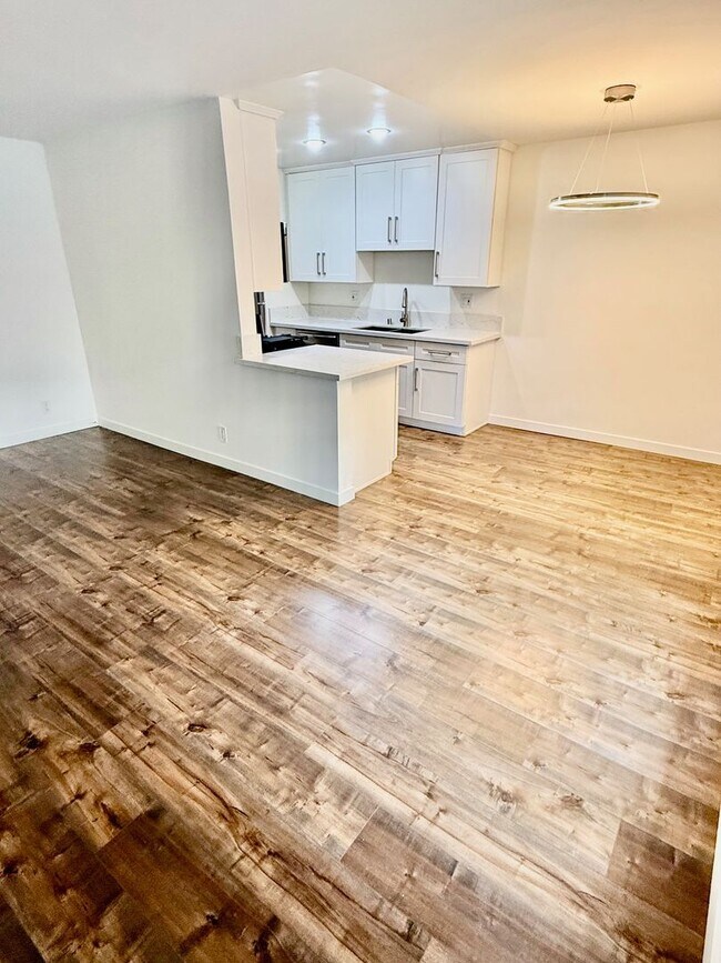 Building Photo - 11511 Rochester Ave