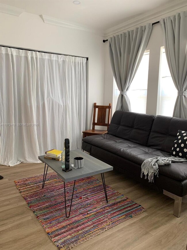 Building Photo - 1100 SW 126th Pl