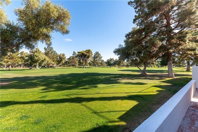 Building Photo - 2845 Queens Courtyard Dr