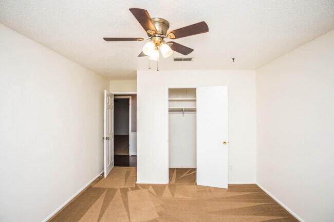 Building Photo - 1407 Elkhart Ave