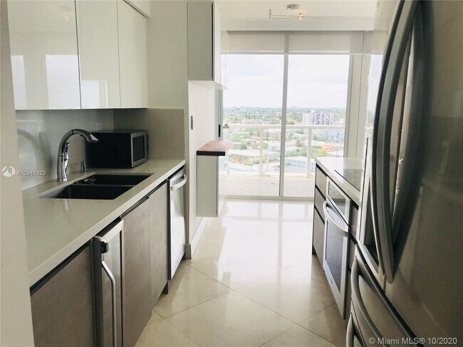 Building Photo - 7330 Ocean Terrace