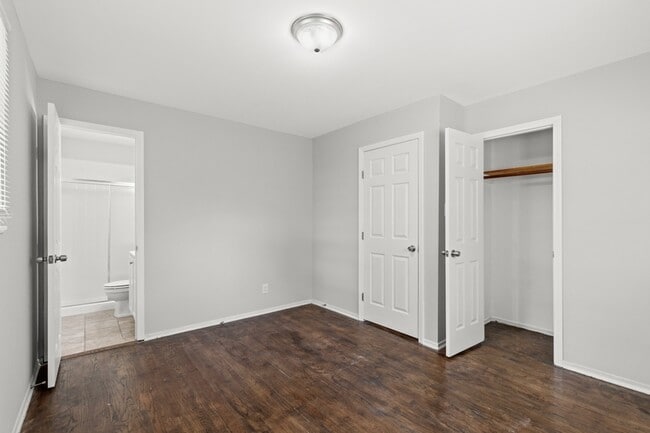 Building Photo - 1517 Lincoln Dr