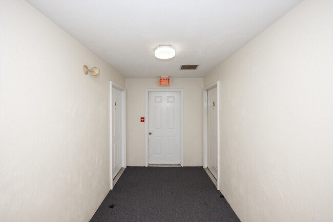 Building Photo - 36 B Gibbs St
