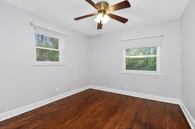 Building Photo - Cozy 2 Bedroom Duplex Close to NoDa!