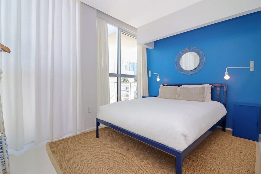 Building Photo - 250 Collins Ave