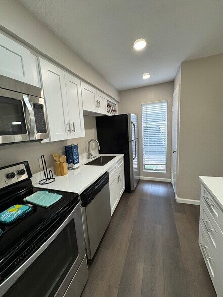 Building Photo - 4512 Amesbury Dr