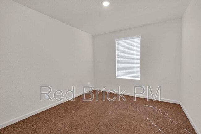 Building Photo - 393 Sullivan Dr