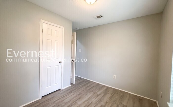 Building Photo - 8117 Richland Dr
