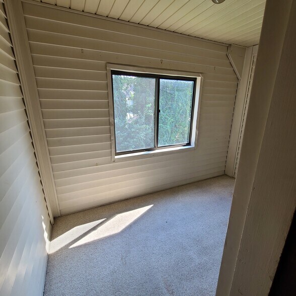 Small Porch - 49 Peace St