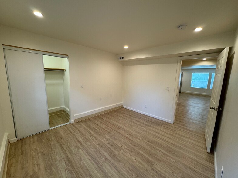 Building Photo - 1551 Santa Clara Ave