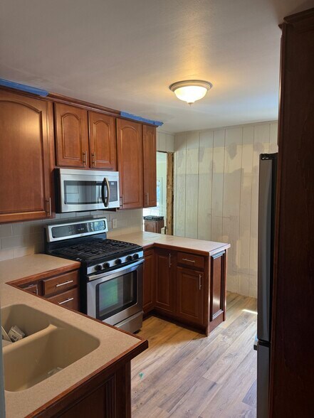 Building Photo - 527 Peyton St