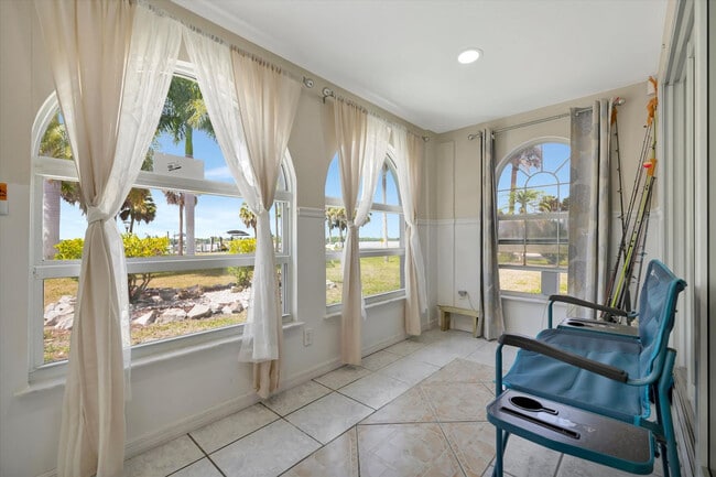 Building Photo - 4408 E Riverside Dr