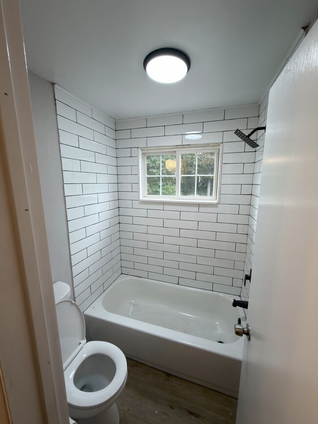 Building Photo - Beautifully Updated 4 Bedroom Rental Home