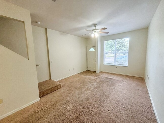 Building Photo - Victoria Station #156 - Pet Friendly!