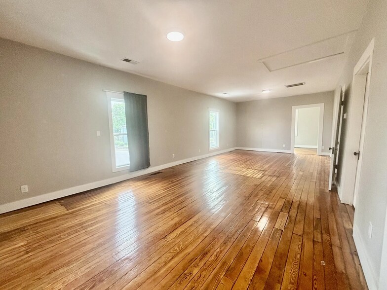 Building Photo - 605 Taylor Ave