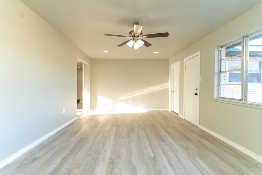 Building Photo - 1416 Tulip Ln