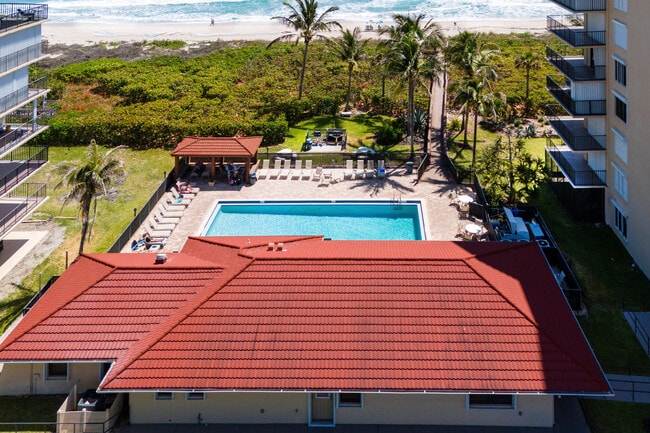 Building Photo - 4250 N Hwy A1A