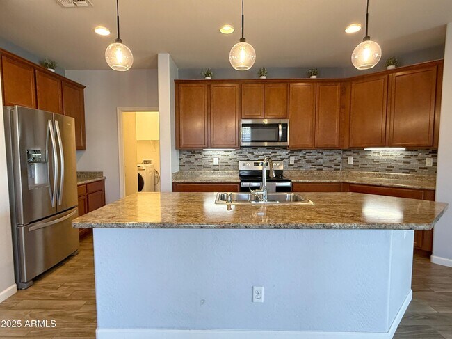 Building Photo - 7516 W Darrel Rd