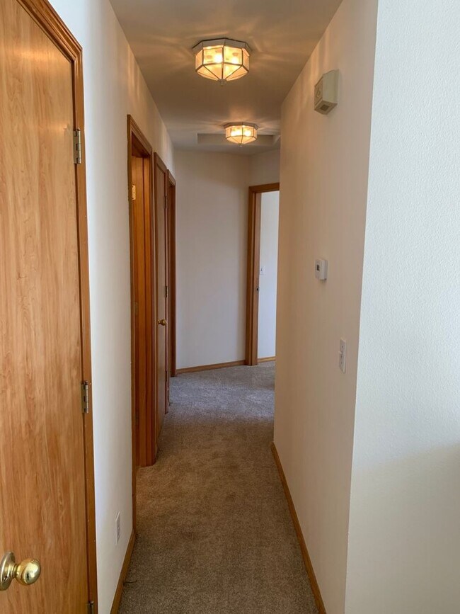 Building Photo - Newly remodel 4 bed 3 bath home in Shoreline