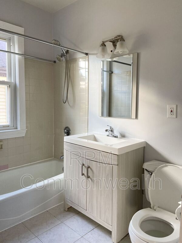 Building Photo - 28 Millet St