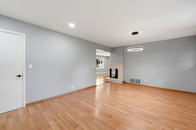 Building Photo - 152 Crestwood Dr